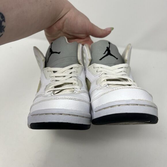 White 2014 NIKE AIR JORDAN 5 RETRO METALLIC SILVER YOUTH SIZE 2Y 440889-130 - Picture 9 of 10